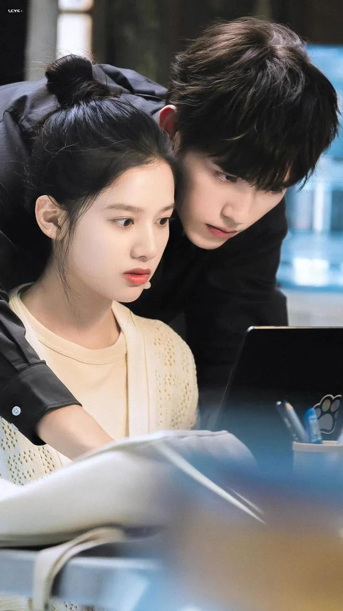 Trần Phi Vũ quỳ gối cầu xin cha liền nhận được chống lưng, tin vui lớn giữa ồn ào giường chiếu - Hình 4