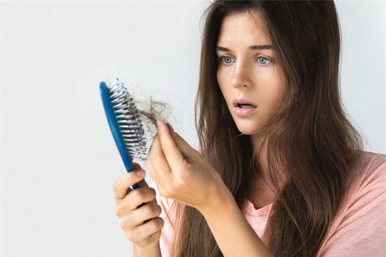 Chăm sóc tóc sai cách khiến tóc bị gãy rụng - Hình 1