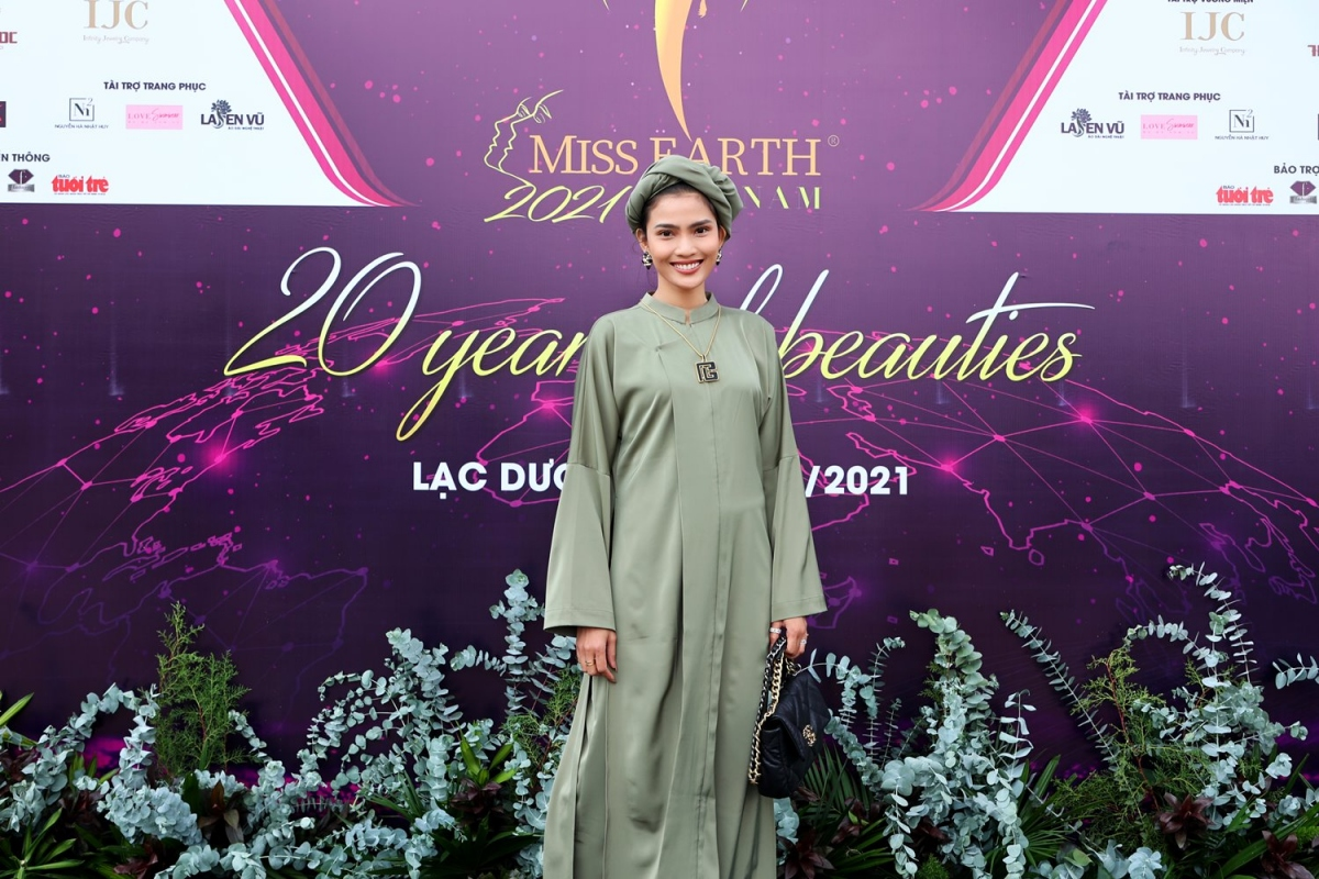 Trương Thị May: Mỹ nhân Khmer được mẹ quản lý gắt gao và ồn ào học vấn chấn động 1 thời - Hình 4