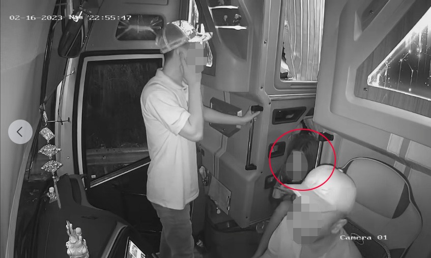 Vạch trần danh tính cô gái cho người đánh tài xế xe khách: Lên mạng chanh sả nhưng ở ngoài ba chấm - Hình 2