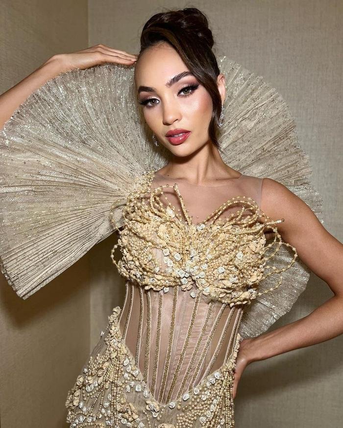 Đương kim Miss Universe lục đục với Á hậu, CEO Anne lộ mặt thật, lý do nâng giá bản quyền gây sốc - Hình 2