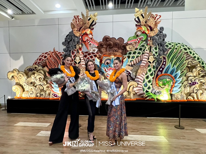 Đương kim Miss Universe lục đục với Á hậu, CEO Anne lộ mặt thật, lý do nâng giá bản quyền gây sốc - Hình 9