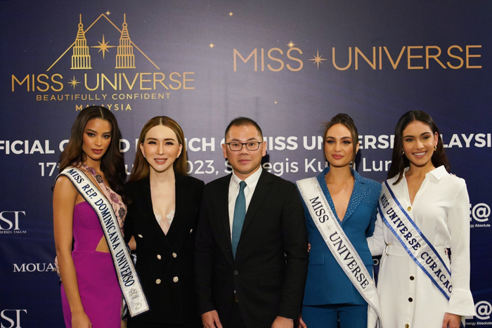 Đương kim Miss Universe lục đục với Á hậu, CEO Anne lộ mặt thật, lý do nâng giá bản quyền gây sốc - Hình 11