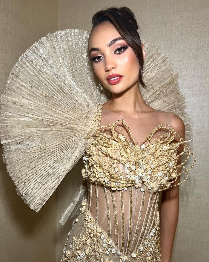 Đương kim Miss Universe lục đục với Á hậu, CEO Anne lộ mặt thật, lý do nâng giá bản quyền gây sốc - Hình 1