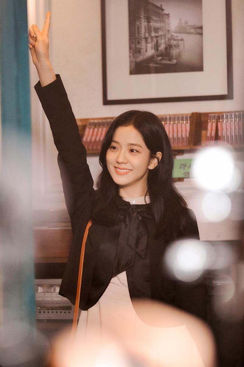 Jisoo (BLACKPINK) tiếp tục tái ký với YG, sốc vì lộ bí mật, bị chê kém nổi nay lập kỷ lục khủng? - Hình 6