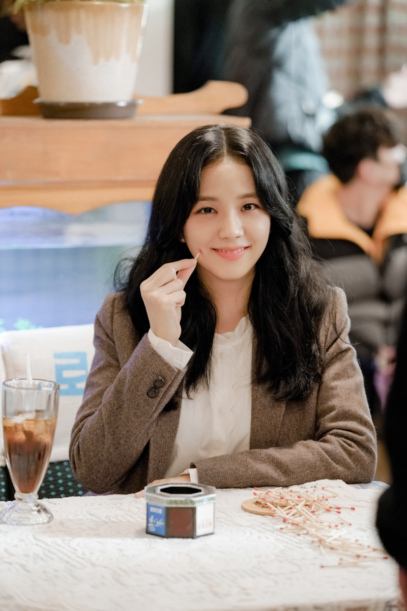 Jisoo (BLACKPINK) tiếp tục tái ký với YG, sốc vì lộ bí mật, bị chê kém nổi nay lập kỷ lục khủng? - Hình 5