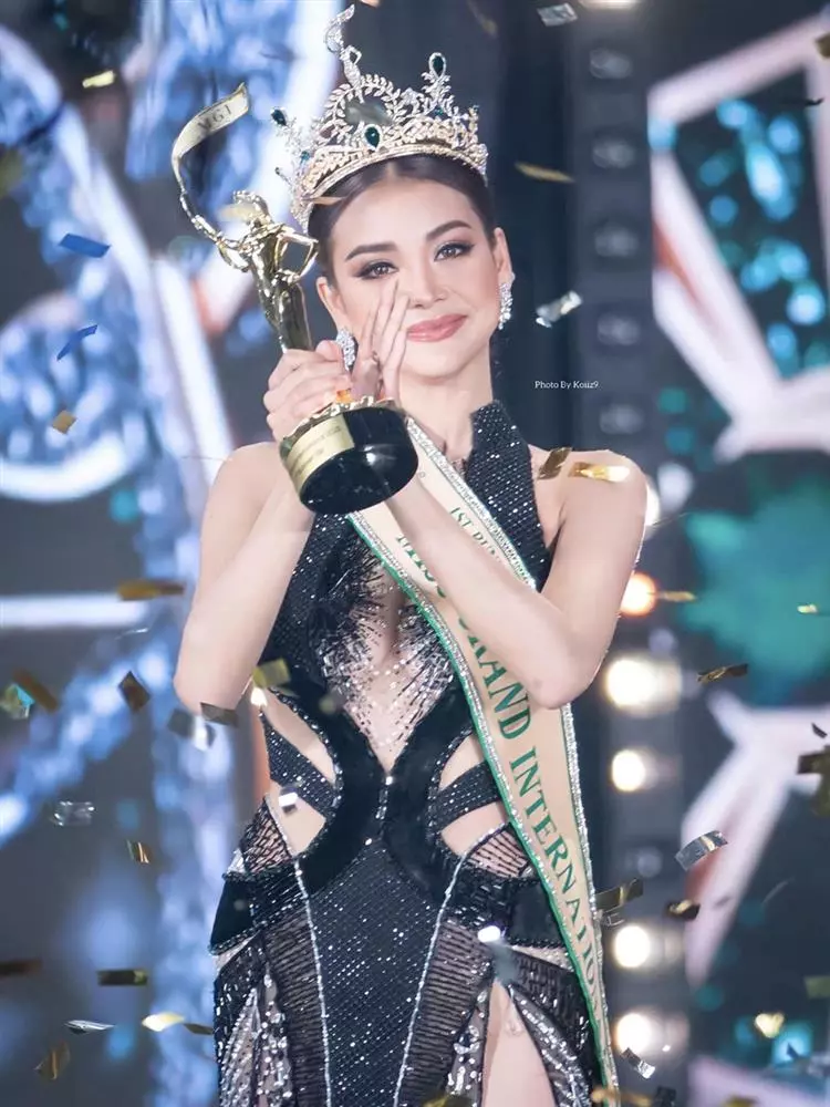 Miss Grand được trao giải Cuộc thi công bằng nhất, Mr. Nawat bỏ tiền dàn xếp kết quả để thắng MU? - Hình 2