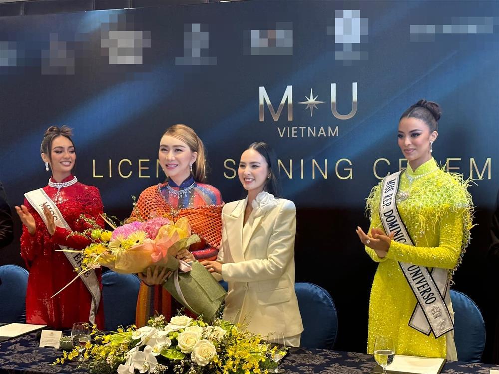CEO Anne chắc suất ưu ái cho đại diện Việt Nam tại MU 2023, HH RBonney diện áo dài đại náo TP.HCM - Hình 4