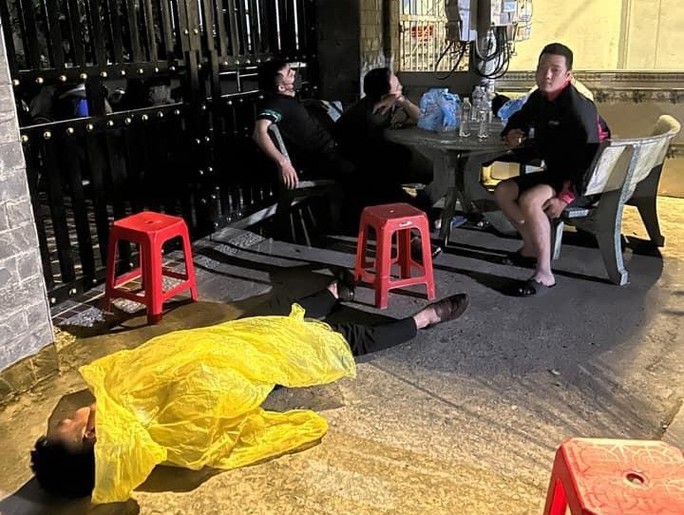 Vụ người dân phải ngủ bụi canh giữ tài sản bị trộm: Công An lên tiếng nói gì? - Hình 3