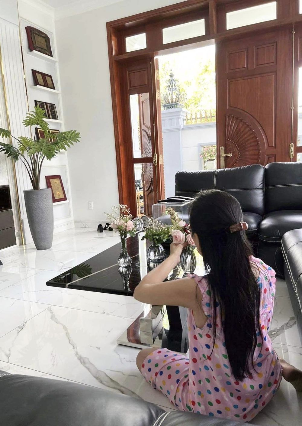 Không gian biệt thự sang chảnh của Cẩm Ly và Minh Vy - Hình 6