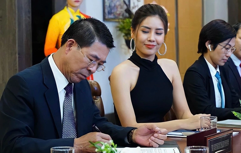 Nguyễn Thị Loan: Từ gái quê đen nhẻm, chủ quán ốc đến mỹ nhân tài sắc trên màn ảnh - Hình 15