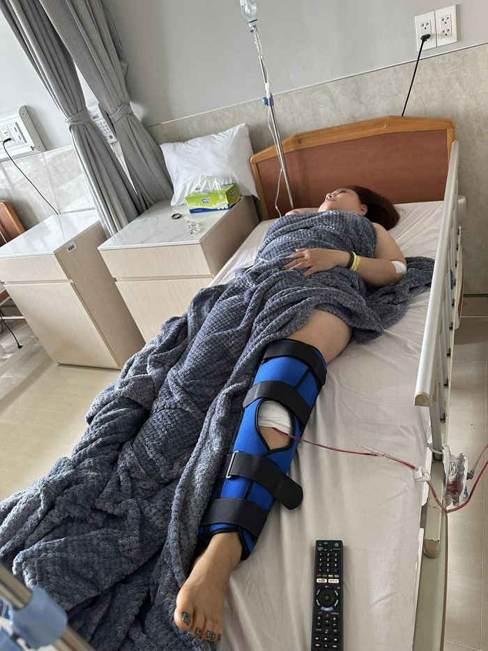 NS Lê Giang nhập viện vì di chứng tai nạn, Trấn Thành có hành động ghi điểm với đàn chị - Hình 1