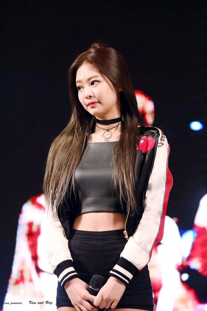 Lisa rời BLACKPINK về Thái vì bị YG âm mưu thay thế, Jennie bị chê lép vế hơn đàn em? - Hình 11