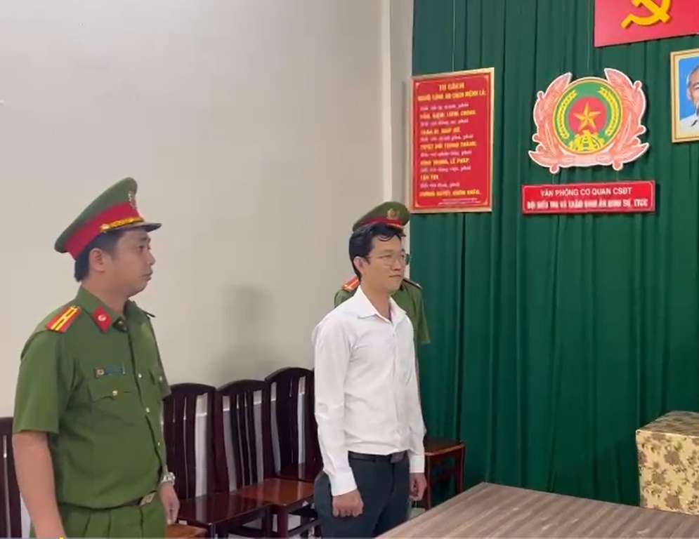 Vụ bà Phương Hằng - Hàn Ni: Cố vấn pháp lý vướng vòng lao lý vì lá đơn của ca sĩ Vy Oanh? - Hình 2
