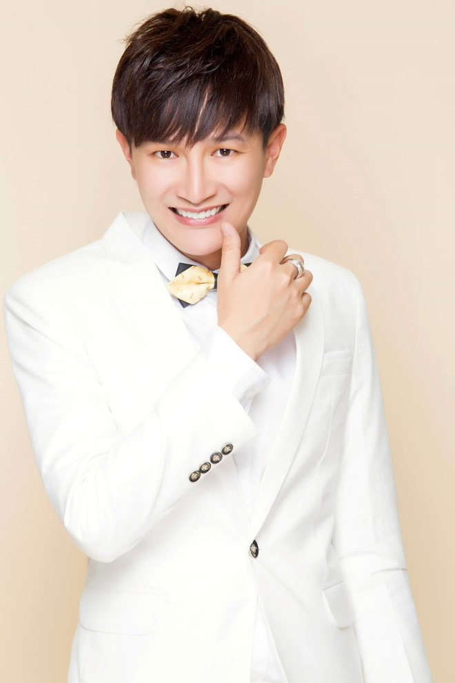 Dược sĩ Tiến - Nam vương khét tiếng Vbiz: Gia thế khủng, đa tài, nổi tiếng hơn nhờ drama - Hình 3