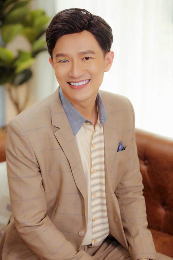 Dược sĩ Tiến - Nam vương khét tiếng Vbiz: Gia thế khủng, đa tài, nổi tiếng hơn nhờ drama - Hình 1