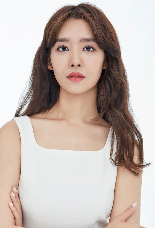 Cha Joo Young - Glory: Tay sai bắt nạt Song Hye Kyo, ngoài đời là học bá trường danh tiếng - Hình 2