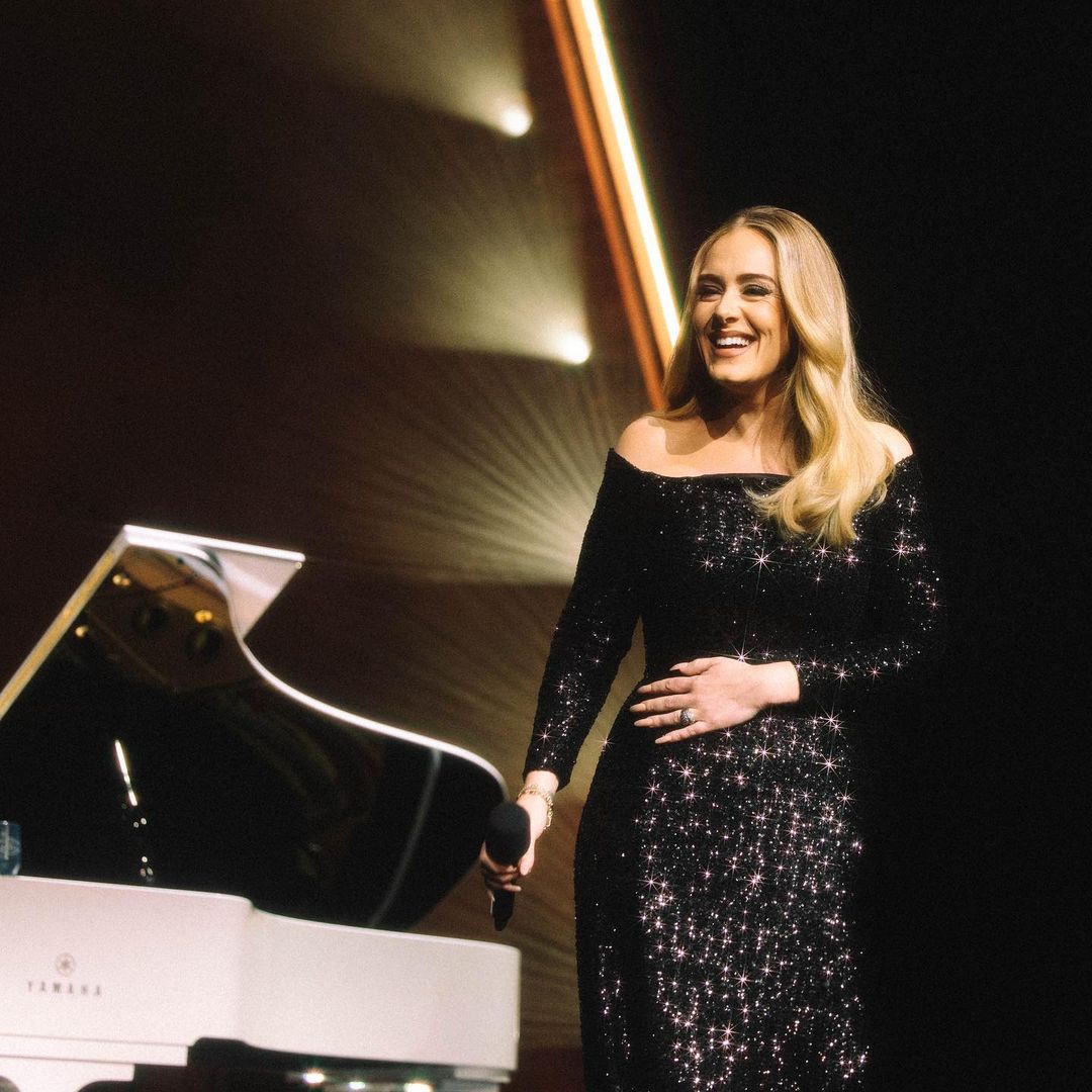 Adele rocks Las Vegas with a powerful Haute Couture black dress collection - Picture 4