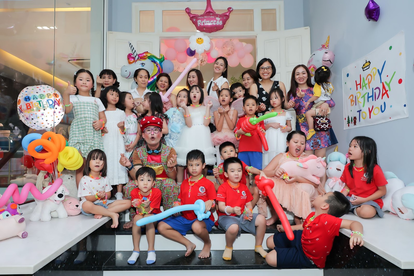 Chồng Vũ Thu Phương tinh tế, tự tay chuẩn bị quà sinh nhật đặc biệt cho con gái - Hình 1