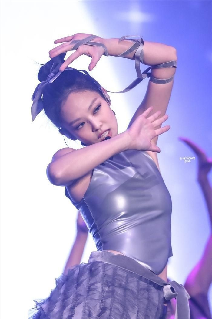 Jennie (Blackpink) lộ khoảnh khắc xấu xí, da xỉn màu, tăng cân thấy rõ, BTS bị Grammy lợi dụng? - Hình 4