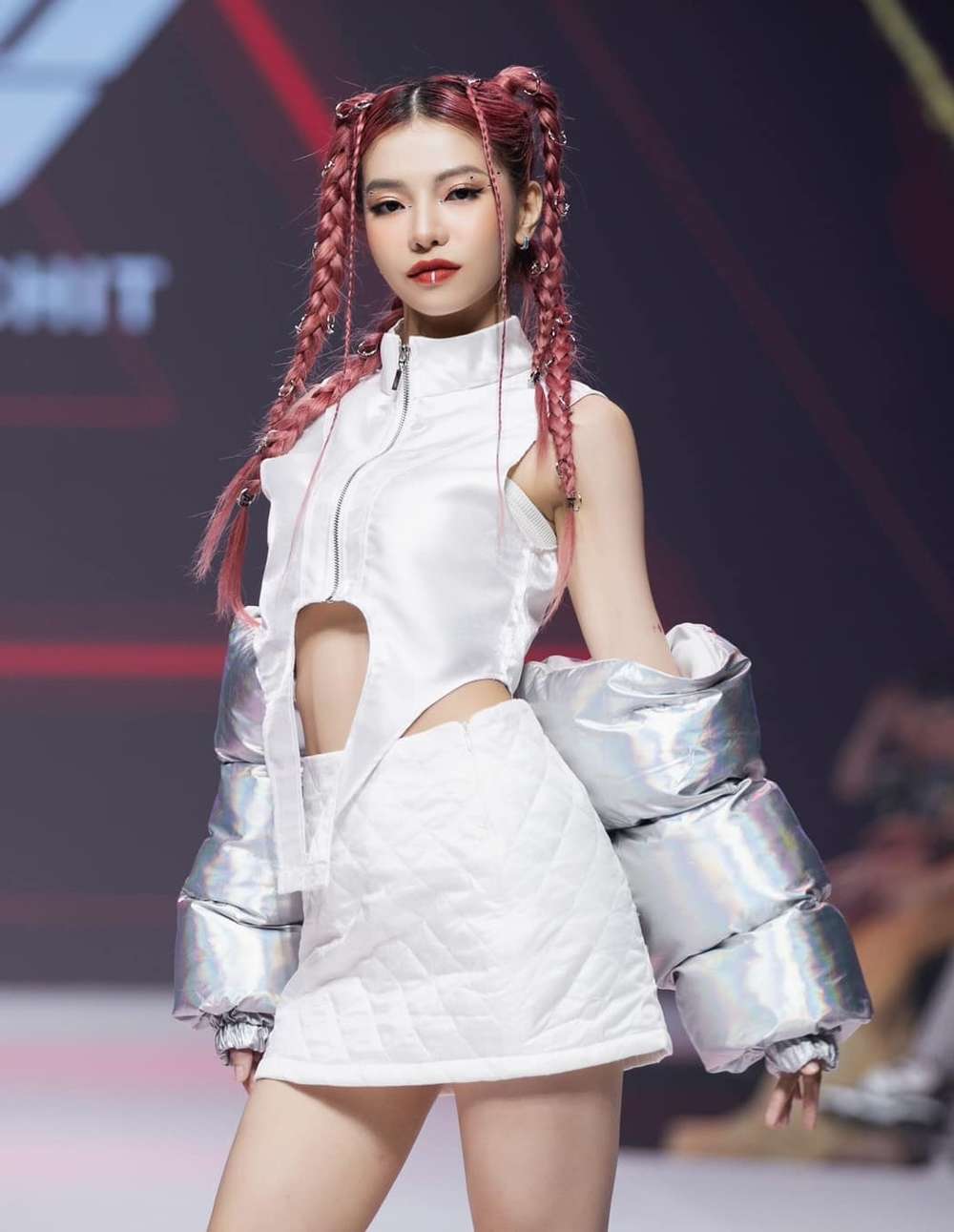Lisa Việt Nam CiiN lộ ảnh thời chưa nổi tiếng, số tiền 5 tỷ bị quản lý lừa giờ ra sao? - Hình 6