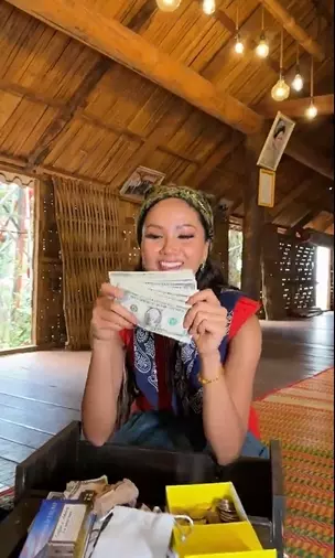 Á hậu Kiều Loan dao kéo hỏng với chiếc mũi cong vẹo, Hhen Niê đáp trả việc sống giả tạo? - Hình 5