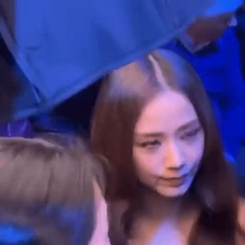 Soi clip cam thường của Jisoo (BLACKPINK) tại Paris Fashion Week: Lên ảnh bị dìm thê thảm, còn ở video thì sao? - Hình 6