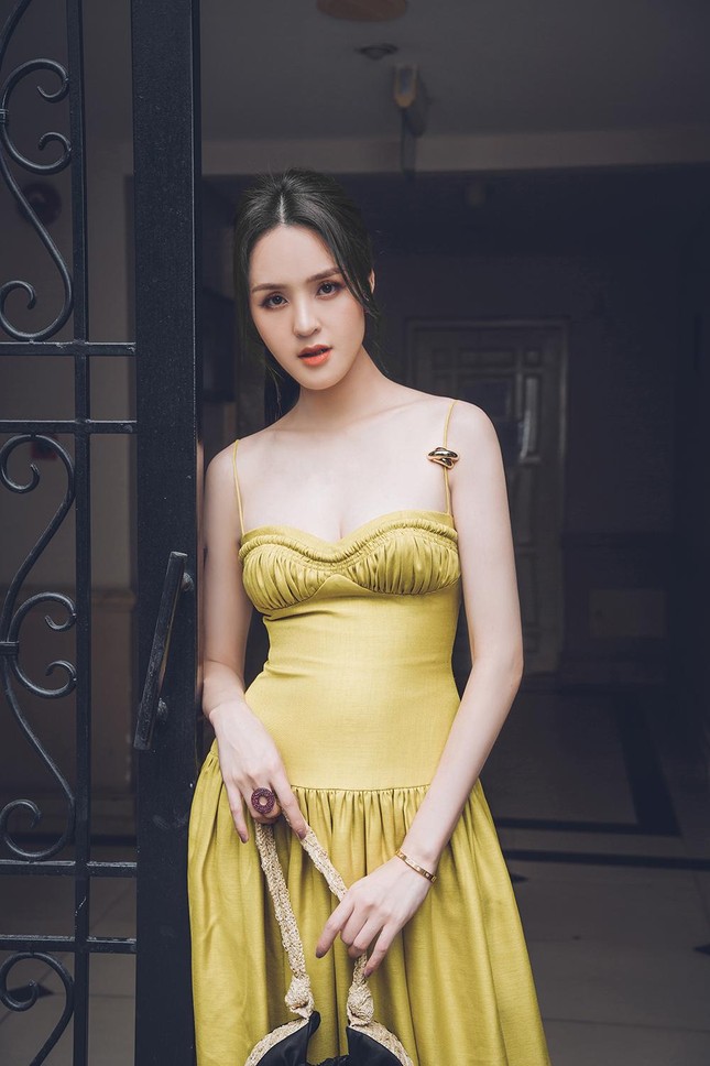 Á hậu Hoang Anh: Nhường hào quang cho Đặng Thu Thảo, Tú Anh, chạnh lòng khi nhắc đến Miss Earth - Hình 2