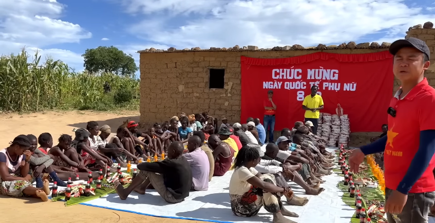 Team châu Phi gây xúc động vì giúp phụ nữ Angola thực hiện 1 ước mơ mà cả đời chưa dám nghĩ tới! - Hình 3