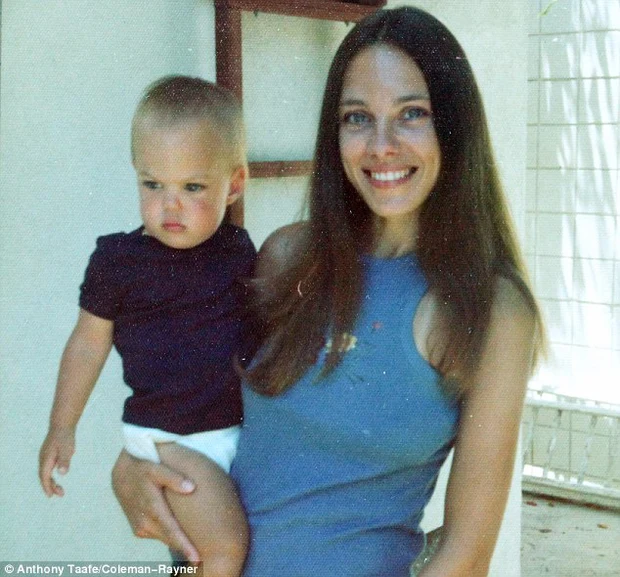 Sốc: Angelina Jolie cướp người tình của mẹ ruột, khiến bà bị tổn thương, tới chết chưa nguôi ngoai? - Hình 3