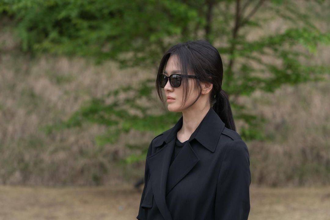Song Hye Kyo đẳng cấp lẫn trên phim và hậu trường, netizen kháo nhau phải xem mới biết - Hình 1