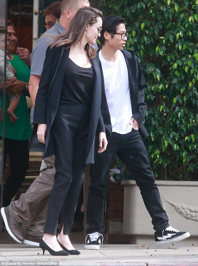 Angelina Jolie thất hứa đưa Pax Thiên về VN vì sợ mẹ ruột đòi lại con, phơi bày sự thật đằng sau? - Hình 5