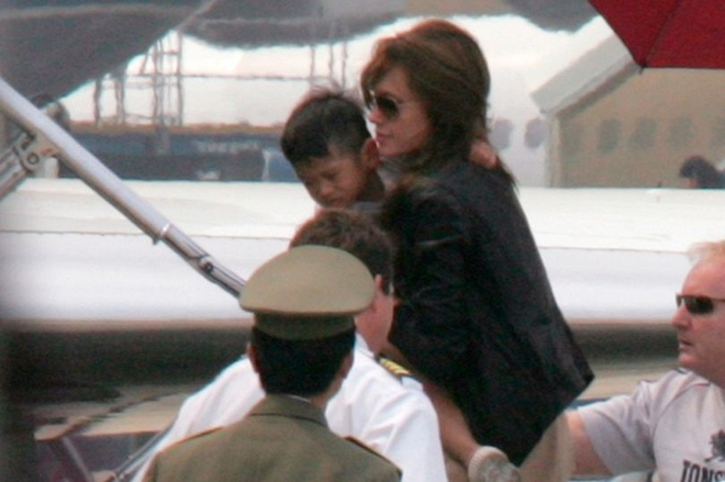 Angelina Jolie thất hứa đưa Pax Thiên về VN vì sợ mẹ ruột đòi lại con, phơi bày sự thật đằng sau? - Hình 1