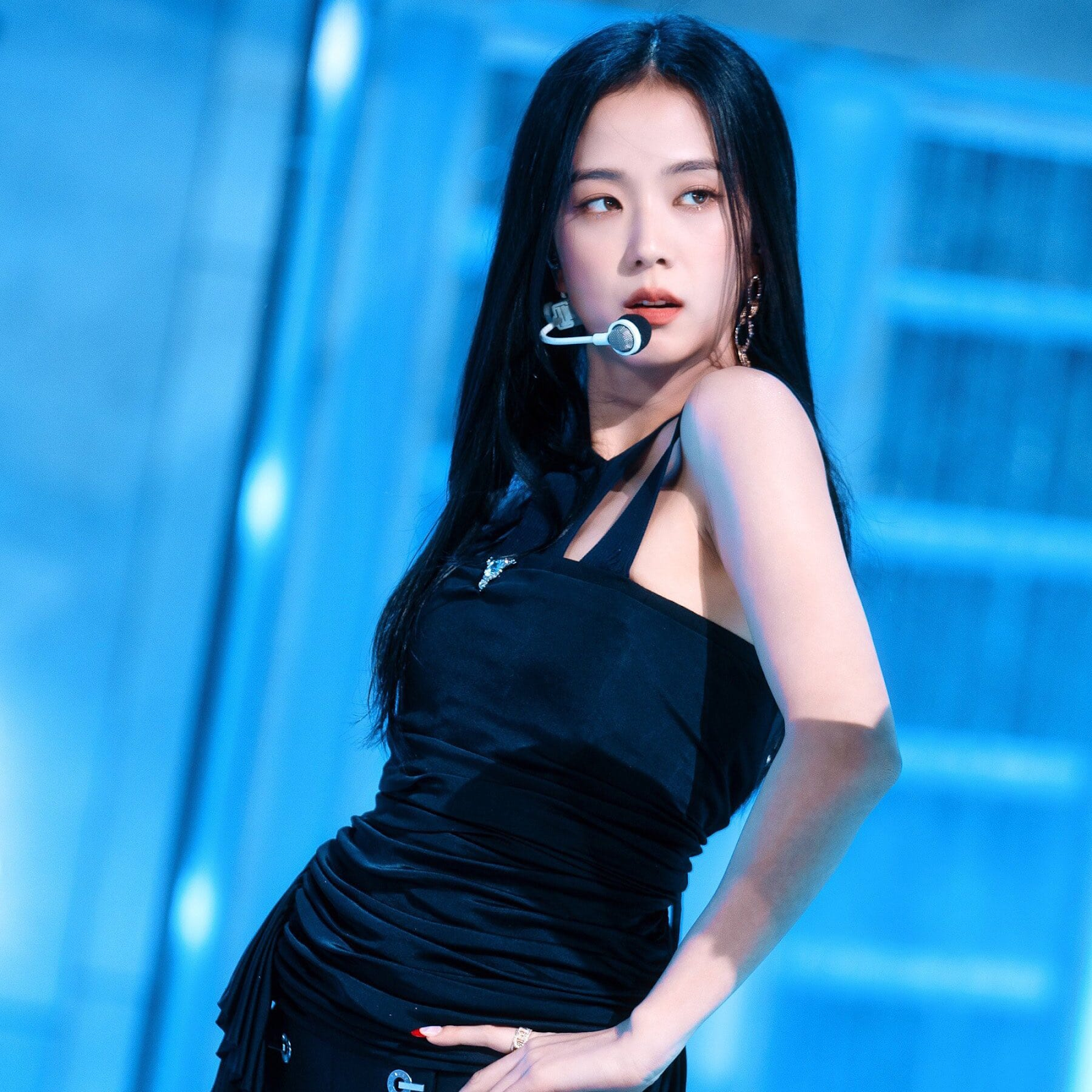 Jisoo nhận tin vui khủng trước ngày solo, Rosé bị hớ hênh váy áo nhưng Jennie bất ngờ vạ lây? - Hình 3