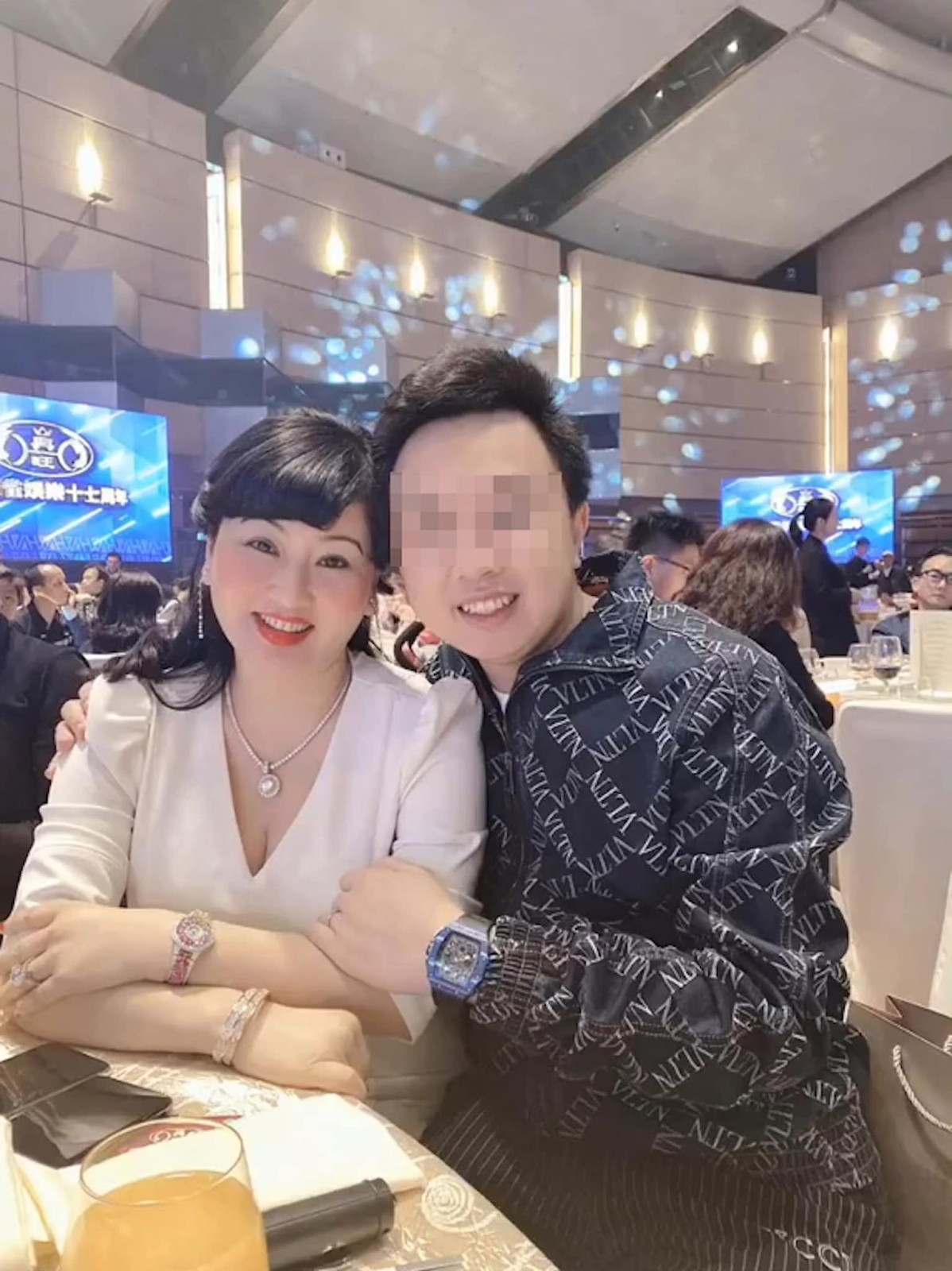 Mẹ Thái Thiên Phượng gian díu với con rể, bàn tay hư của nam chính khiến dư luận phẫn nộ? - Hình 2