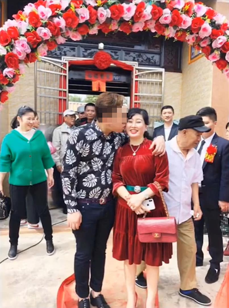 Mẹ Thái Thiên Phượng gian díu với con rể, bàn tay hư của nam chính khiến dư luận phẫn nộ? - Hình 10