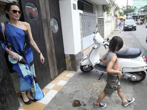 Pax Thiên căm thù mẹ ruột, không muốn về Việt Nam dù được mẹ nuôi Angelina Jolie mở lời - Hình 1