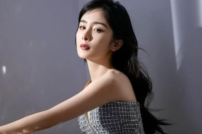 Cúc Tịnh Y vượt mặt Angelababy, Phạm Băng Băng trở thành mỹ nhân Cbiz đẹp ở Nhật Bản - Hình 3