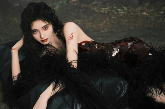 Cúc Tịnh Y vượt mặt Angelababy, Phạm Băng Băng trở thành mỹ nhân Cbiz đẹp ở Nhật Bản - Hình 8