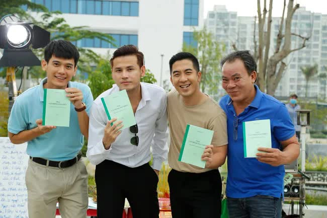 Phạm Hy: Tốt nghiệp SKĐA loại giỏi vẫn ế show, sống nhờ ba mẹ chu cấp, thầy cô khuyên bỏ nghề - Hình 6