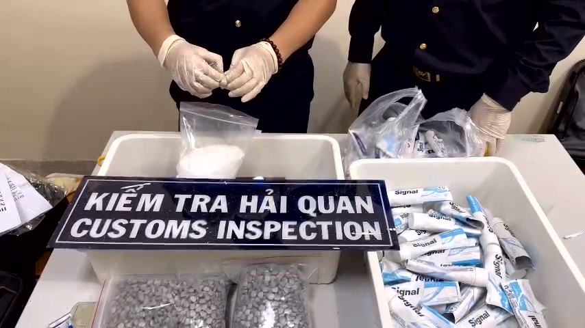 Danh tính 4 tiếp viên mang 11kg chất cấm về VN: ít kinh nghiệm, được trả công 10 triệu, bị hãm hại? - Hình 4