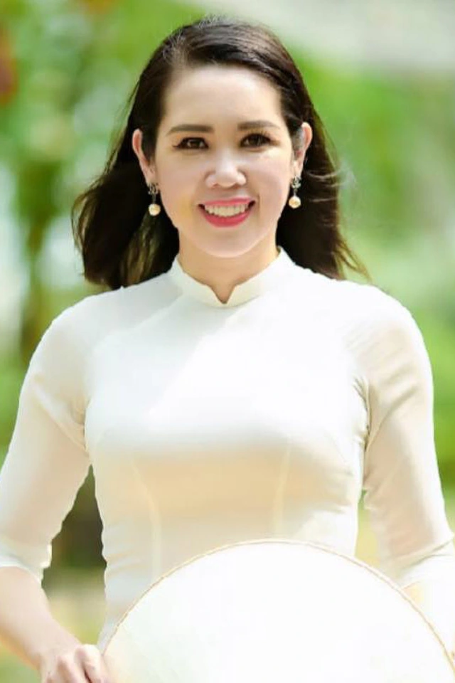 Á hậu Vi Thị Đông - Bỏ showbiz làm tiếp viên hàng không: Cuộc sống mẹ đơn thân khiến fan xót xa - Hình 4