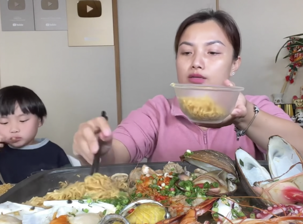 Bà Nhân vừa về Nhật đã dằn mặt ai đó, Quỳnh Trần JP cạn tình, thông báo tin chấn động? - Hình 8