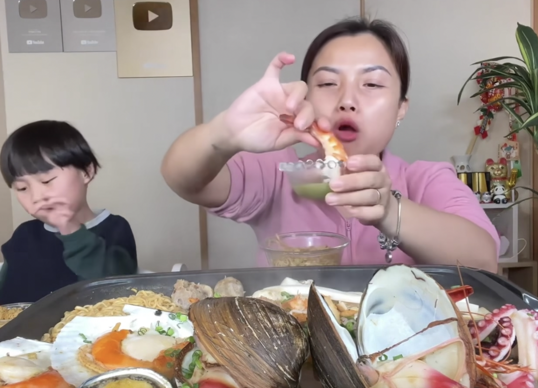 Bà Nhân vừa về Nhật đã dằn mặt ai đó, Quỳnh Trần JP cạn tình, thông báo tin chấn động? - Hình 7