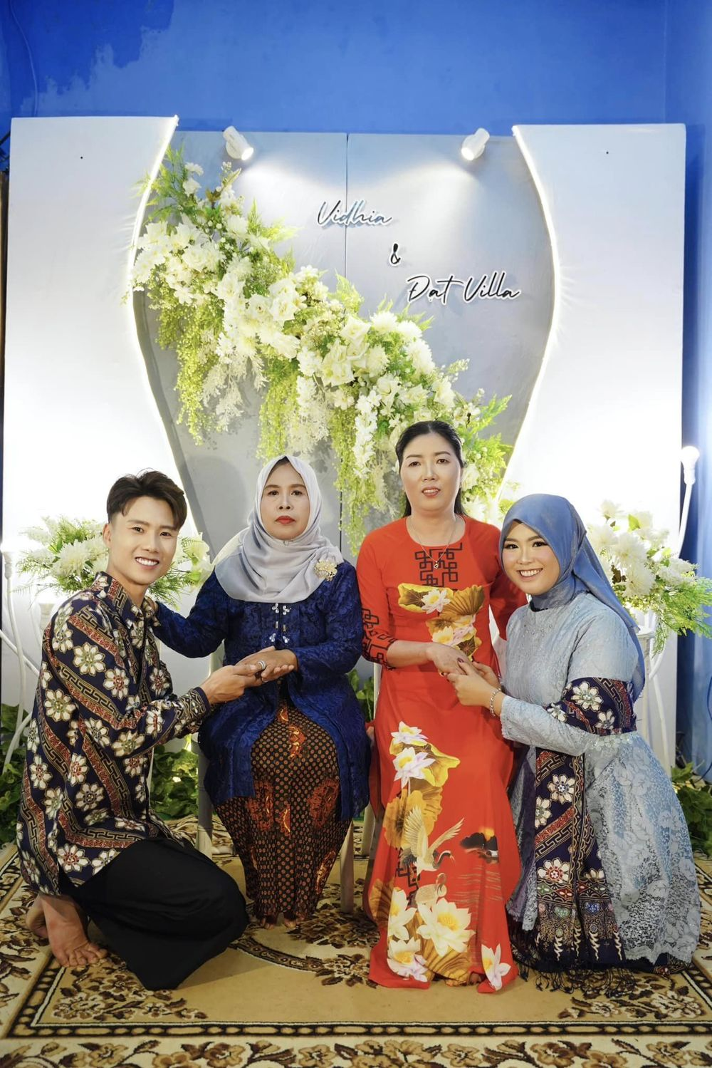 Đạt Villa mặc áo váy đỏ rực trong loạt ảnh cưới với cô dâu Indonesia, tuyên bố hôm nào cũng show ảnh - Hình 5