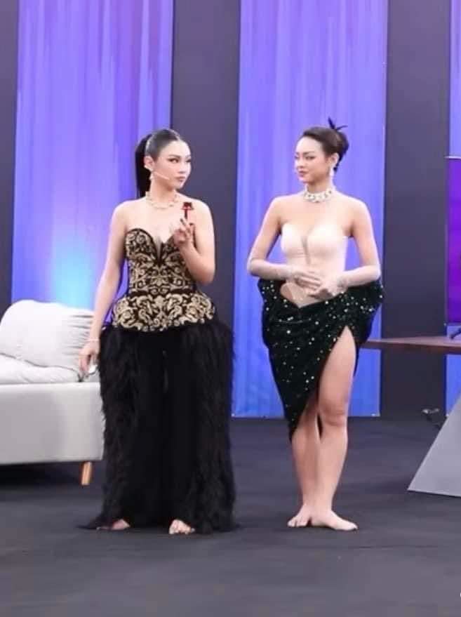 Hoa hậu chuyển giới hại Thủy Tiên, Mai Ngô, Hương Giang gây sốc vì có hành động đụng chạm Thùy Tiên - Hình 2