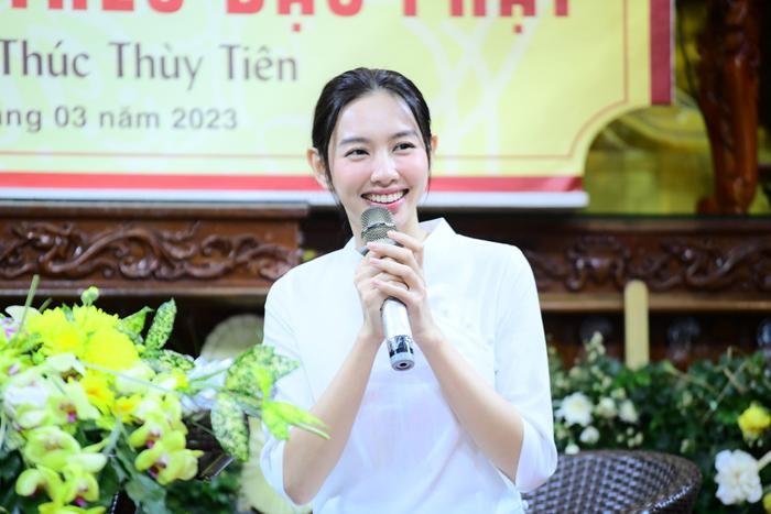 Quang Linh bị tước chức chủ tịch, lộ thái độ thật với bố mẹ ruột, Thùy Tiên gây náo loạn tại chùa - Hình 4