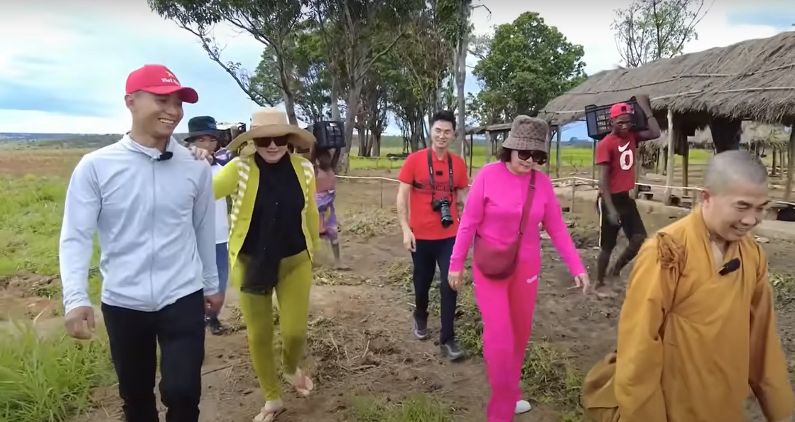 Quang Linh Vlog thông báo ngày cưới vợ khiến dân tình ngỡ ngàng, chị gái tiết lộ rõ về người yêu? - Hình 2