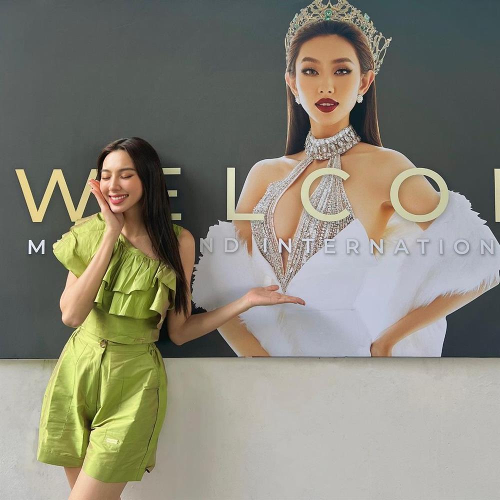 Thùy Tiên diện váy hớ hênh, đứng góc nghiêng để lộ cả vòng 1 phản cảm tại sự kiện của Đàm Vĩnh Hưng - Hình 6