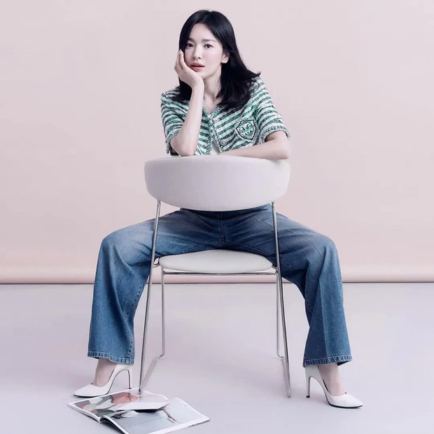 Song Hye Kyo khóc ròng vì cảnh quay phim mới gợi nhớ Song Joong Ki: Ánh mắt kẻ si tình khó giấu? - Hình 10
